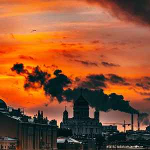 陆萱萱被扒开双腿猛烈进入小说
